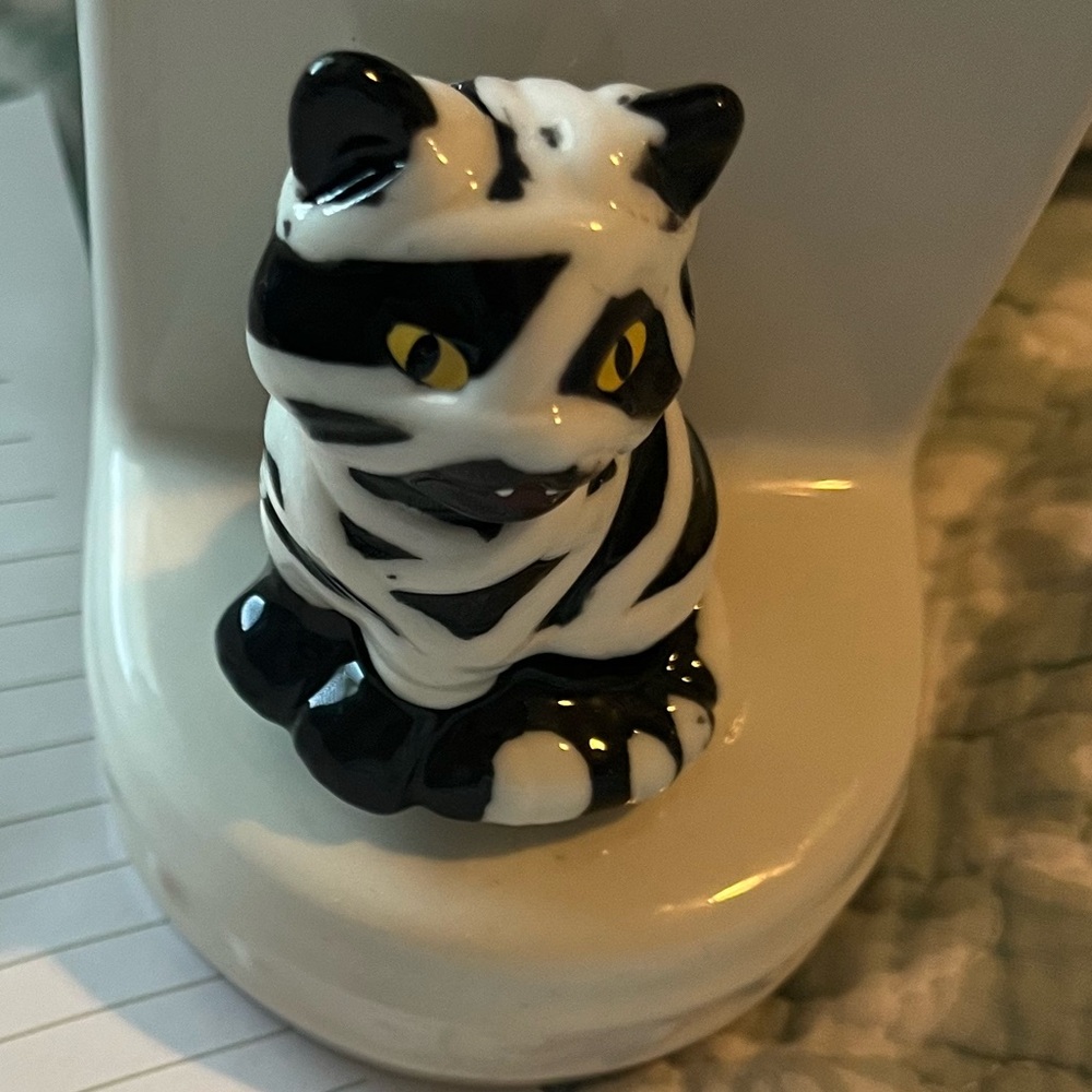 Faux Nora Fleming mini made from salt and pepper shaker